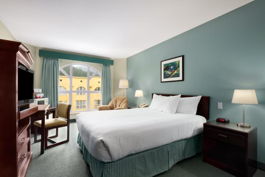 Photo of Bedroom in Harrison Hot Springs