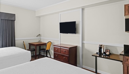 Room, 2 Queen Beds, Kitchenette