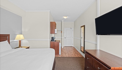 Room, 1 King Bed, Mobility Accessible