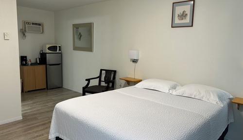 Standard Room, 1 Queen Bed