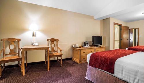 Room, 2 Queen Beds, Non Smoking, Mountain View