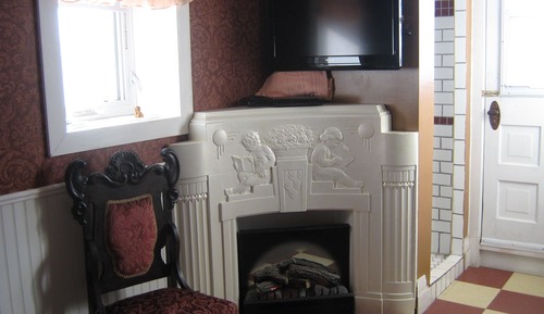 Basic Room, 1 Queen Bed