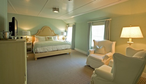 Room, 1 King Bed (Tides | Seating Area)