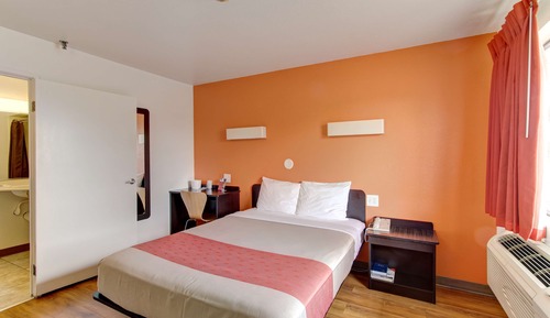 Deluxe Room, 1 Queen Bed, Non Smoking
