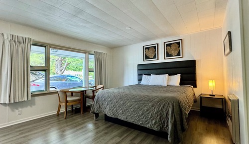 Deluxe Room, 1 King Bed