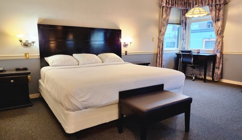 Deluxe Room, 1 King Bed