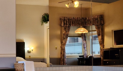 Deluxe Room, 1 King Bed, Jetted Tub