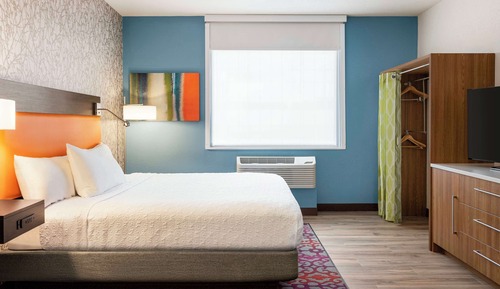 Suite, 1 King Bed, Non Smoking (Large)