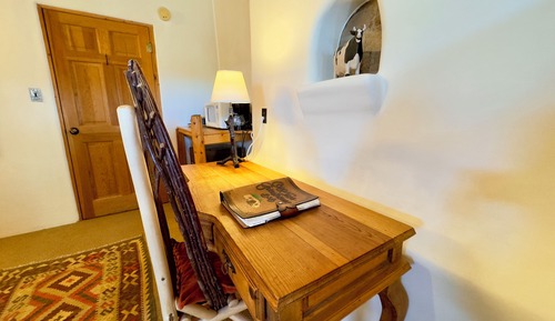 Deluxe King Suite (No Pets)