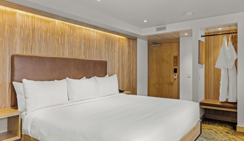 Superior Accessible Room, King