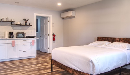 Deluxe Studio, 1 Queen Bed
