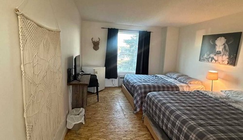 Room, Hill View