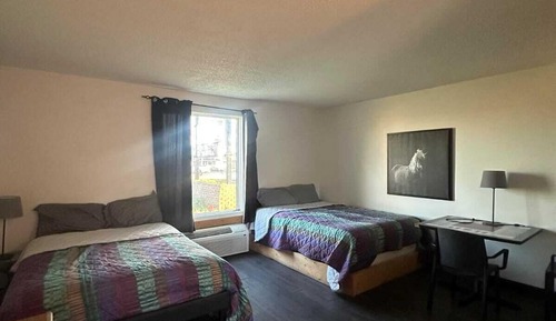 Room, Hill View