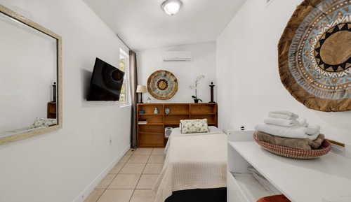 Comfort Room, Patio, Garden View