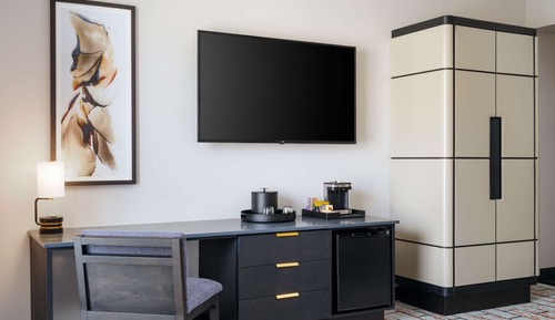 Room, 1 King Bed, Accessible (Mobility, Roll-In Shower)
