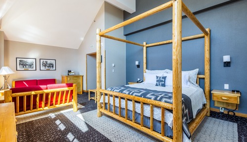 Suite, 1 King Bed (Brewster), 1 bedroom Non Pet Friendly