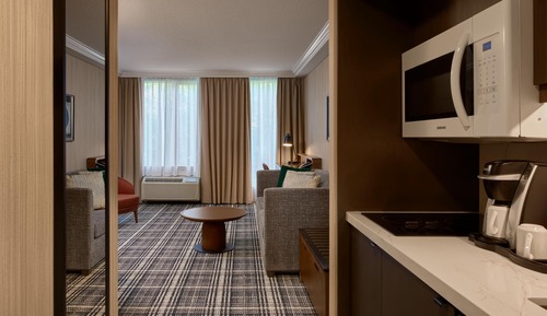 Suite, 1 King Bed, Kitchen