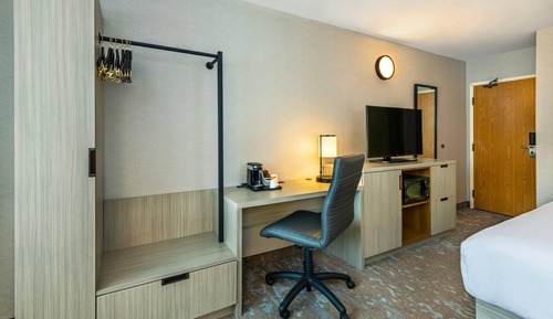 Room, 1 King Bed, Non Smoking (Upgrade)