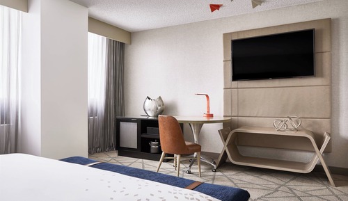 Room, 1 King Bed (Hearing Accessible)