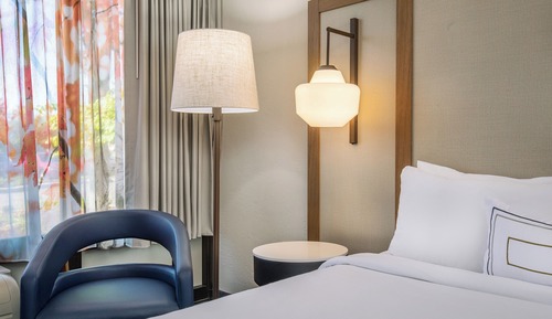 Room, 1 King Bed (Mobility/Hearing Accessible, Tub)