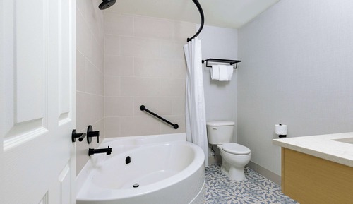 Room, 2 Queen Beds, Non Smoking, Courtyard View (Ground Level)