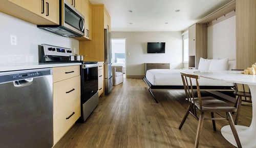 Suite, 1 Bedroom, Non Smoking, Courtyard View (Upper-Level)