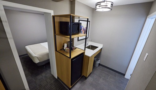 Standard Suite, Multiple Beds (No Pets)