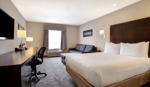 Accessible 1 Queen Bed Room with Sofa Bed