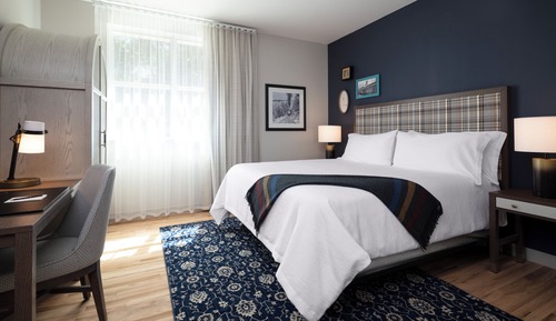 Room, 1 King Bed, River View