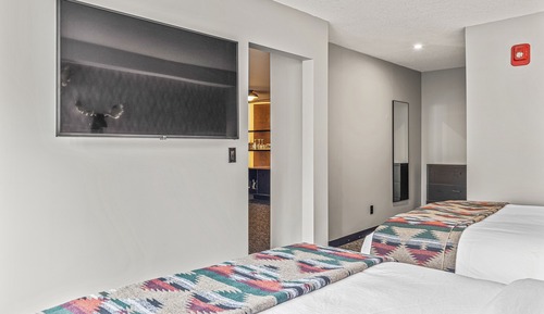 Family Room (No Pets, Spa Not Included)