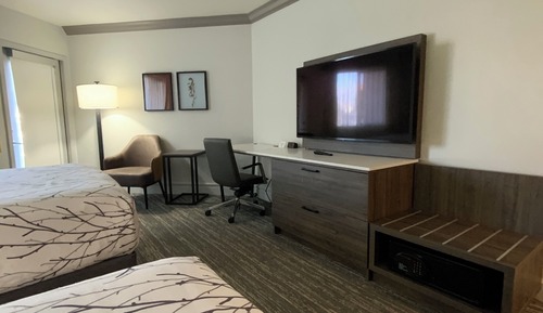 Standard Room, 2 Queen Beds, Balcony, Pool View