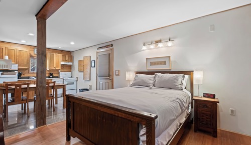 Spring Cove Suite D - Adults Only. No Pets.