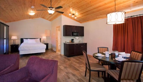 Signature Studio, 1 Queen Bed, Kitchenette