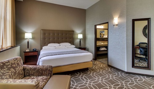Room, 1 King Bed, Hearing Accessible (Upper Floor)