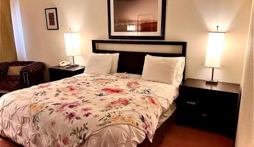 Deluxe King Suite