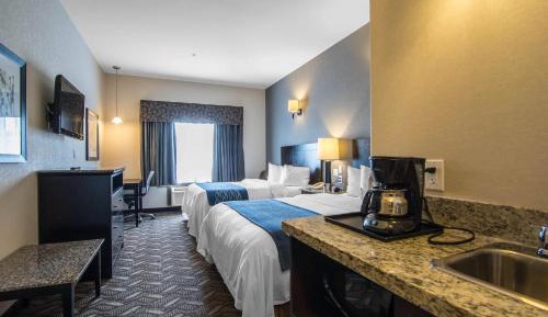 Queen Room with Two Queen Beds - Non-Smoking