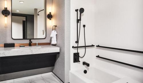 Standard Queen Room with Two Queen Beds and Bath Tub - Mobility and Hearing Accessible