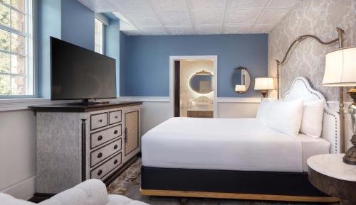 Boutique Queen Room