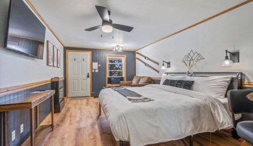 Deluxe Queen Room