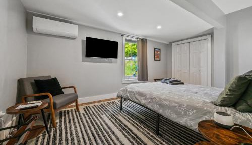 Standard Queen Room