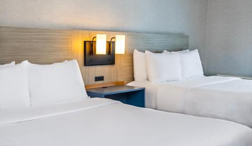 Queen Room with Two Queen Beds - Non-Smoking/Upper Floor