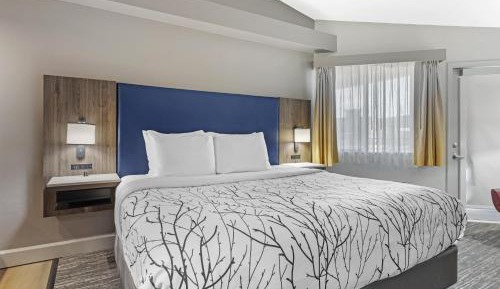 King Room with Balcony and Kitchenette - Non-Smoking