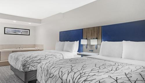 Queen Suite with Two Queen Beds and Kitchenette - Balcony/Non-Smoking