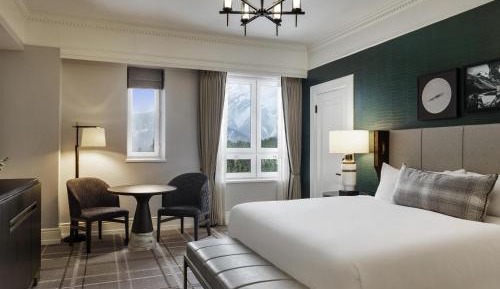 Deluxe 1 King Room