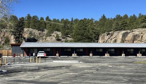 RV Pad with Full Hook-Ups, Water, Electric, Picnic Table and Sewer - Non-Smoking