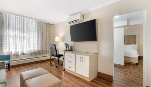 Family Queen Suite with Two Queen Beds and Sofa Bed - Non-Smoking