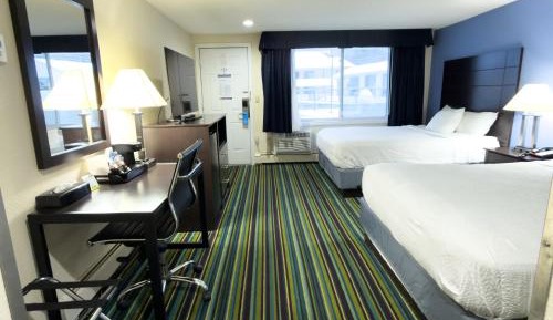 Deluxe Queen Room
