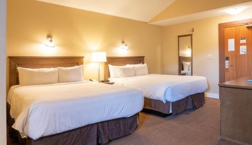 Superior 2 Queen Room With Sofa