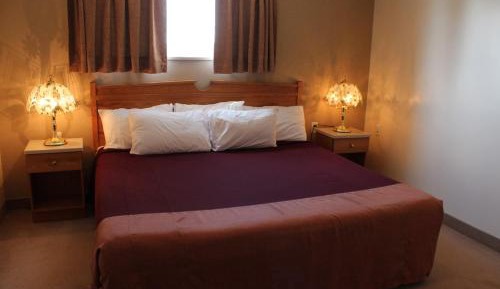 Deluxe King Suite