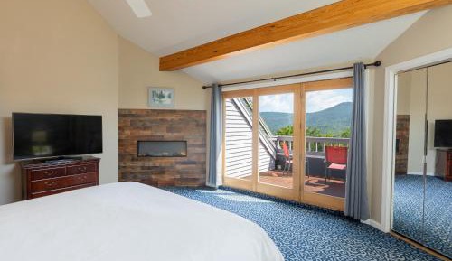 Highlands | Top Floor King | Balcony